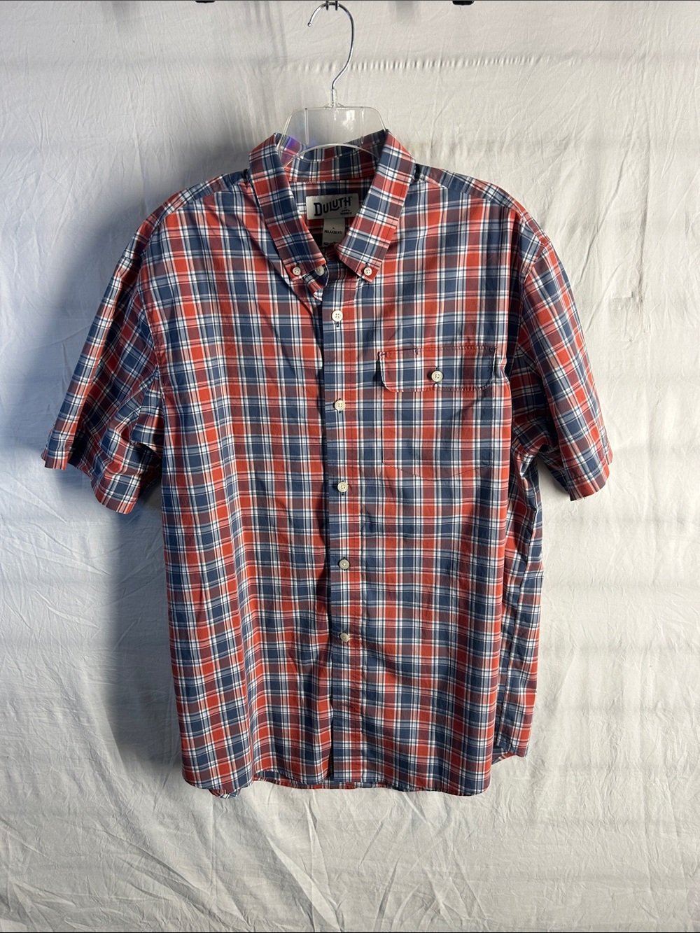 Duluth Trading Co Men’s Red and Blue Plaid Short-Sleeve Button-Down Shirt